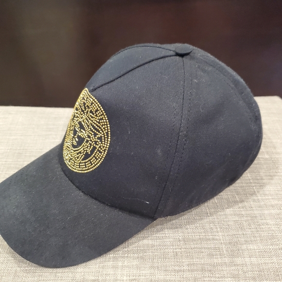 VERSACE hat - Picture 2 of 7